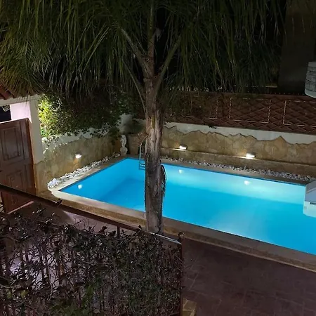Pool Garden House Near The Sea Vári