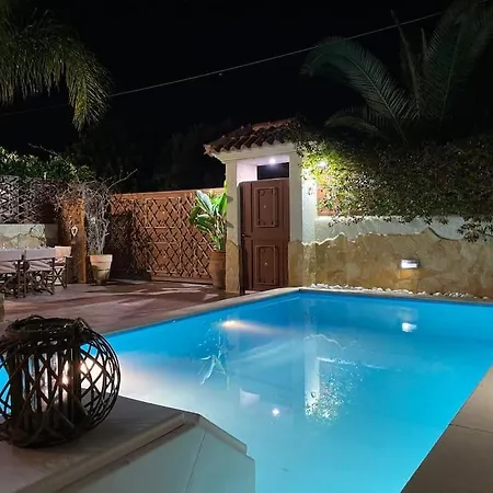 Pool Garden House Near The Sea * Vári