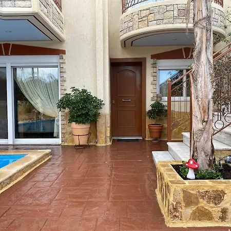 アパート Pool Garden House Near The Sea